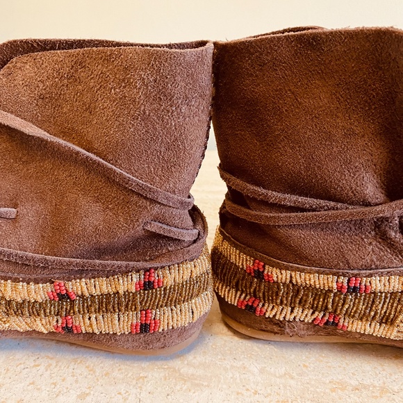 Vintage- House of Harlow 1960 Suede & Beaded ankle boots - Picture 11 of 16